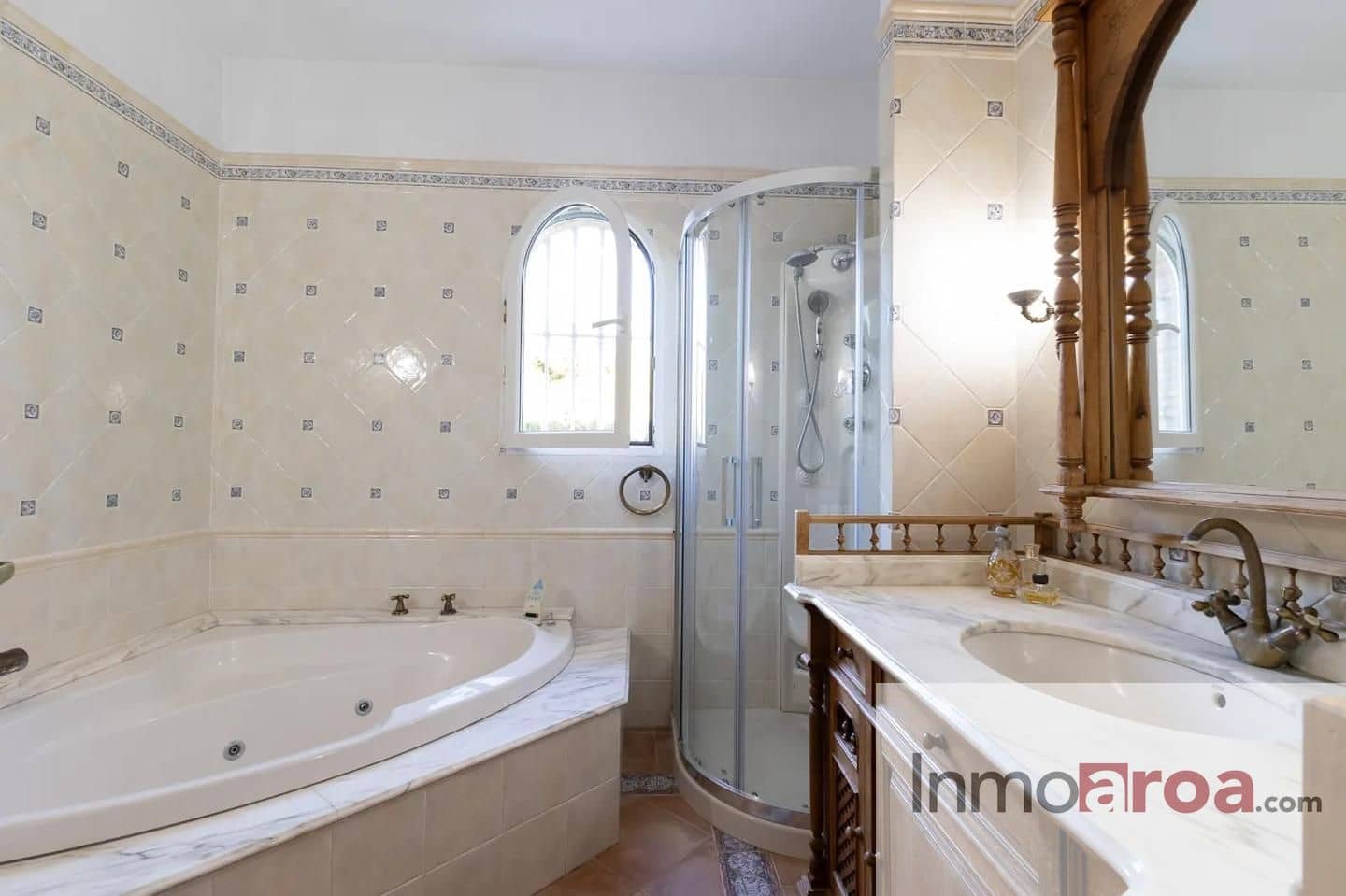 7 soveværelse Villa til salg i La Pobla de Vallbona med swimmingpool garage - € 830.000 (Ref: 9074684)