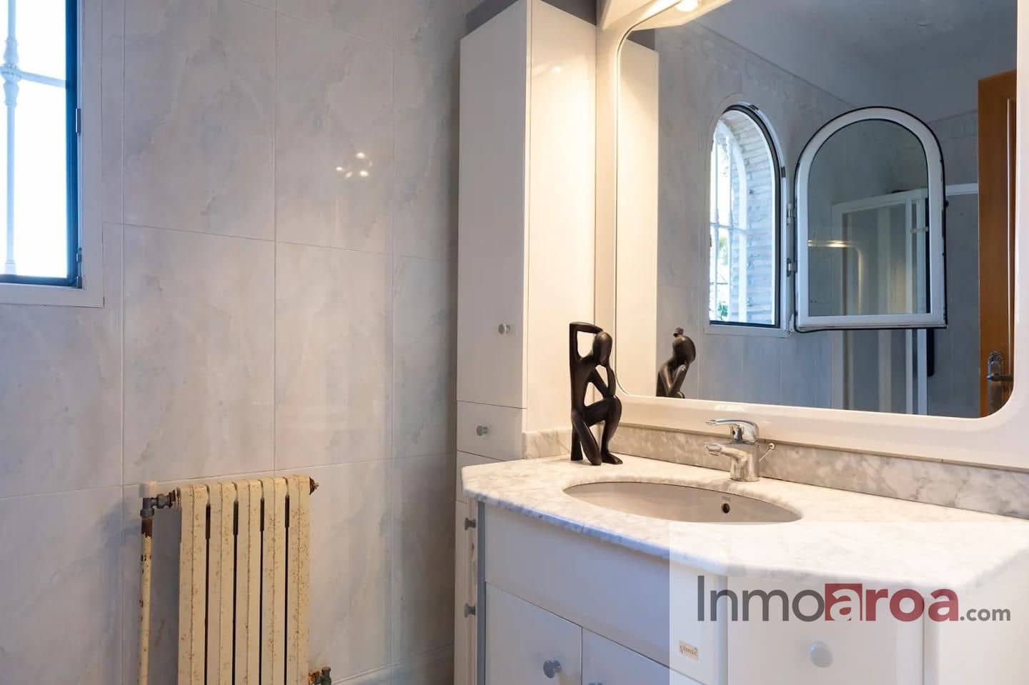 7 soveværelse Villa til salg i La Pobla de Vallbona med swimmingpool garage - € 830.000 (Ref: 9074684)