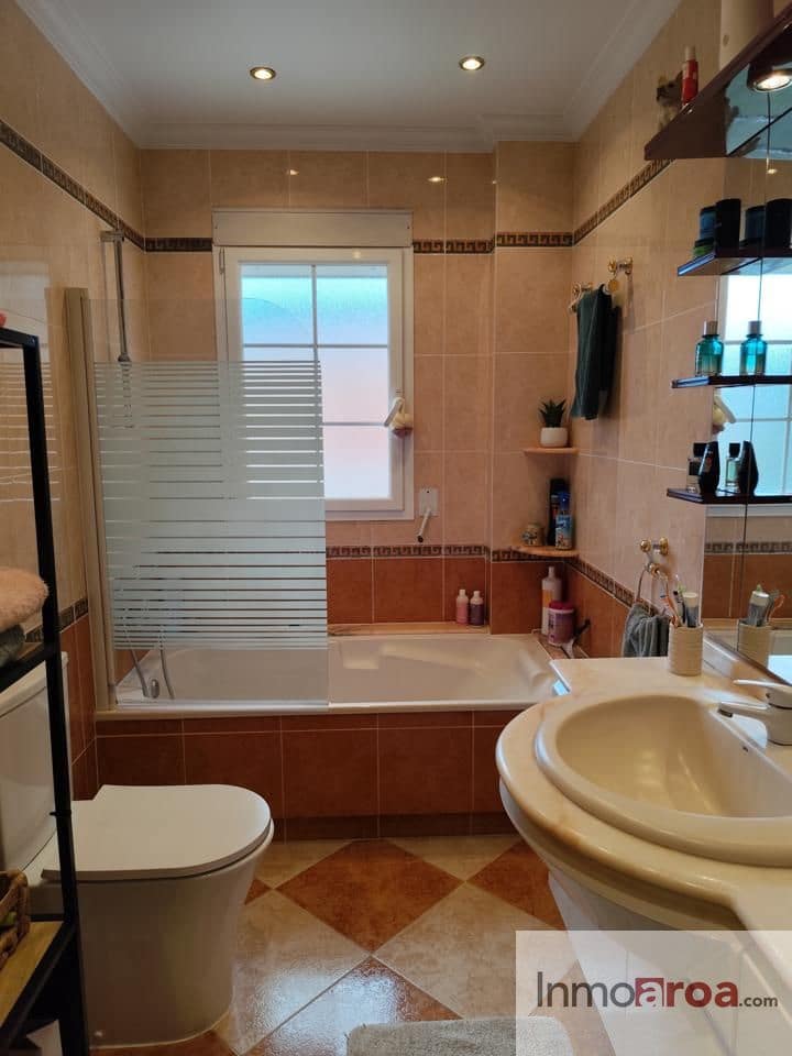 4 soveværelse Villa til salg i Serra med swimmingpool garage - € 598.000 (Ref: 9431152)