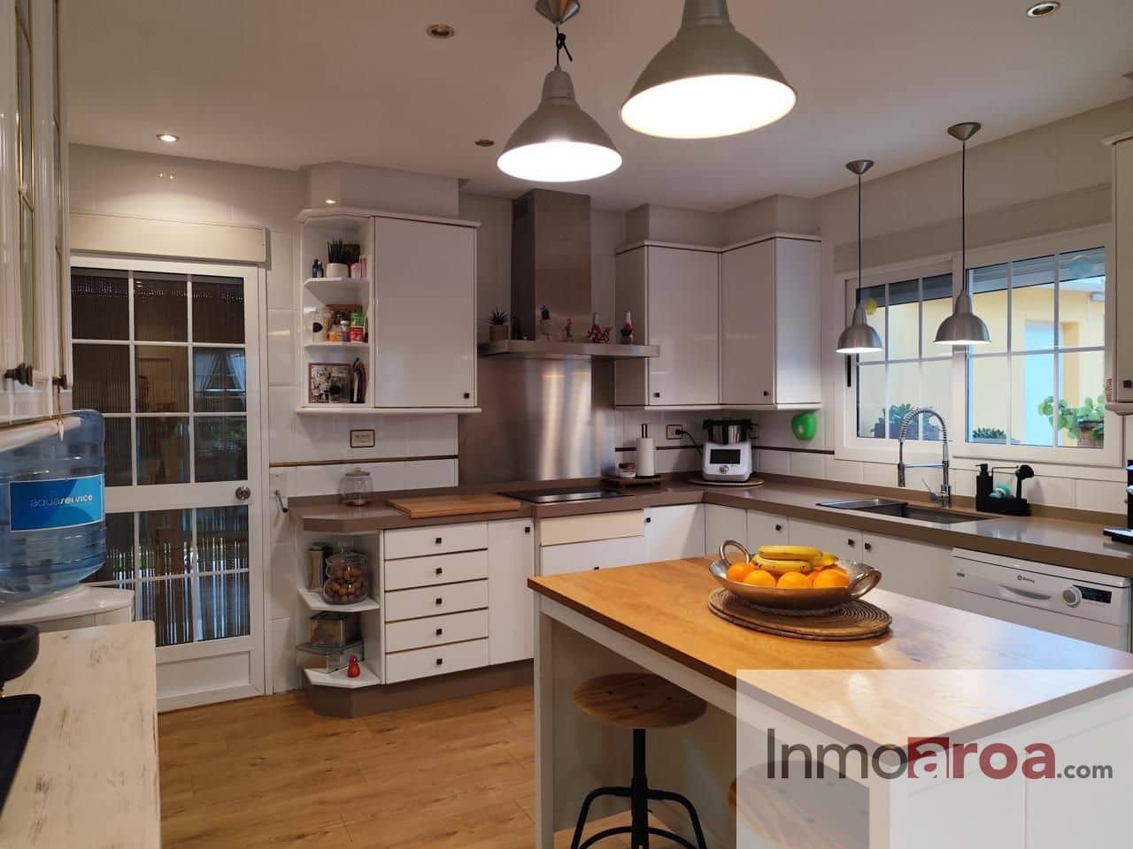 4 soveværelse Villa til salg i Serra med swimmingpool garage - € 598.000 (Ref: 9431152)