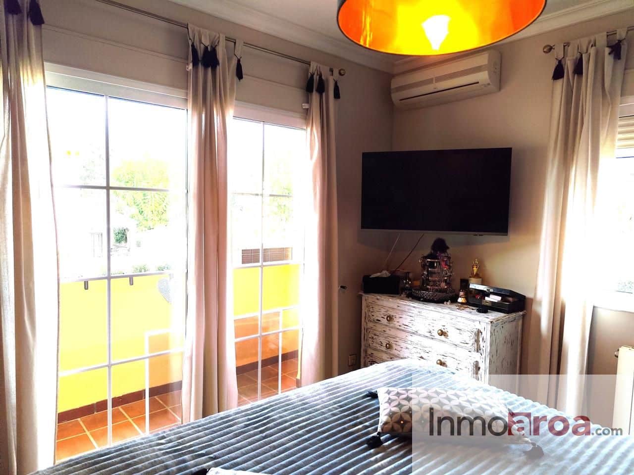 4 soveværelse Villa til salg i Serra med swimmingpool garage - € 598.000 (Ref: 9431152)