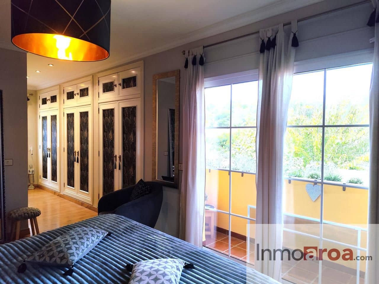 4 soveværelse Villa til salg i Serra med swimmingpool garage - € 598.000 (Ref: 9431152)