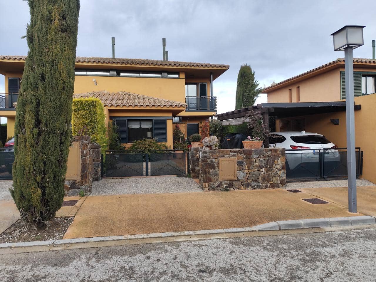 4 bedroom Villa for sale in Navata with pool garage - € 435,000 (Ref: 9498128)