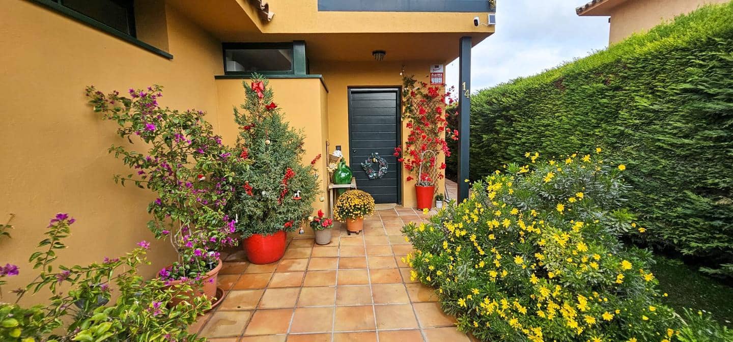 4 bedroom Villa for sale in Navata with pool garage - € 435,000 (Ref: 9498128)