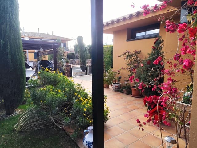 4 quarto Moradia para venda em Navata com piscina garagem - 435 000 € (Ref: 9498128)