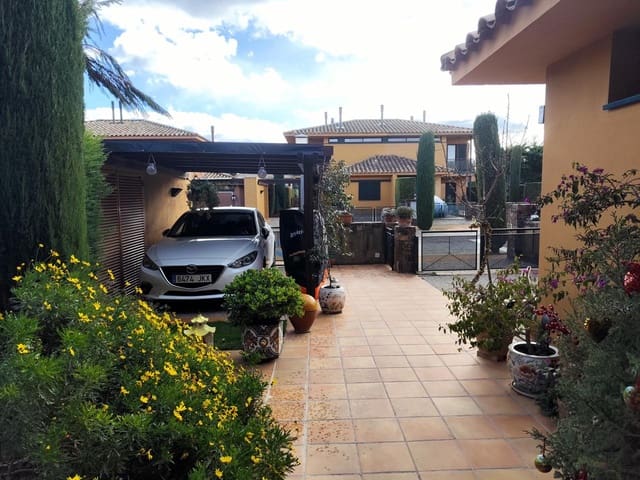 4 quarto Moradia para venda em Navata com piscina garagem - 435 000 € (Ref: 9498128)