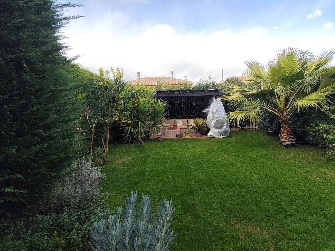 4 bedroom Villa for sale in Navata with pool garage - € 435,000 (Ref: 9498128)