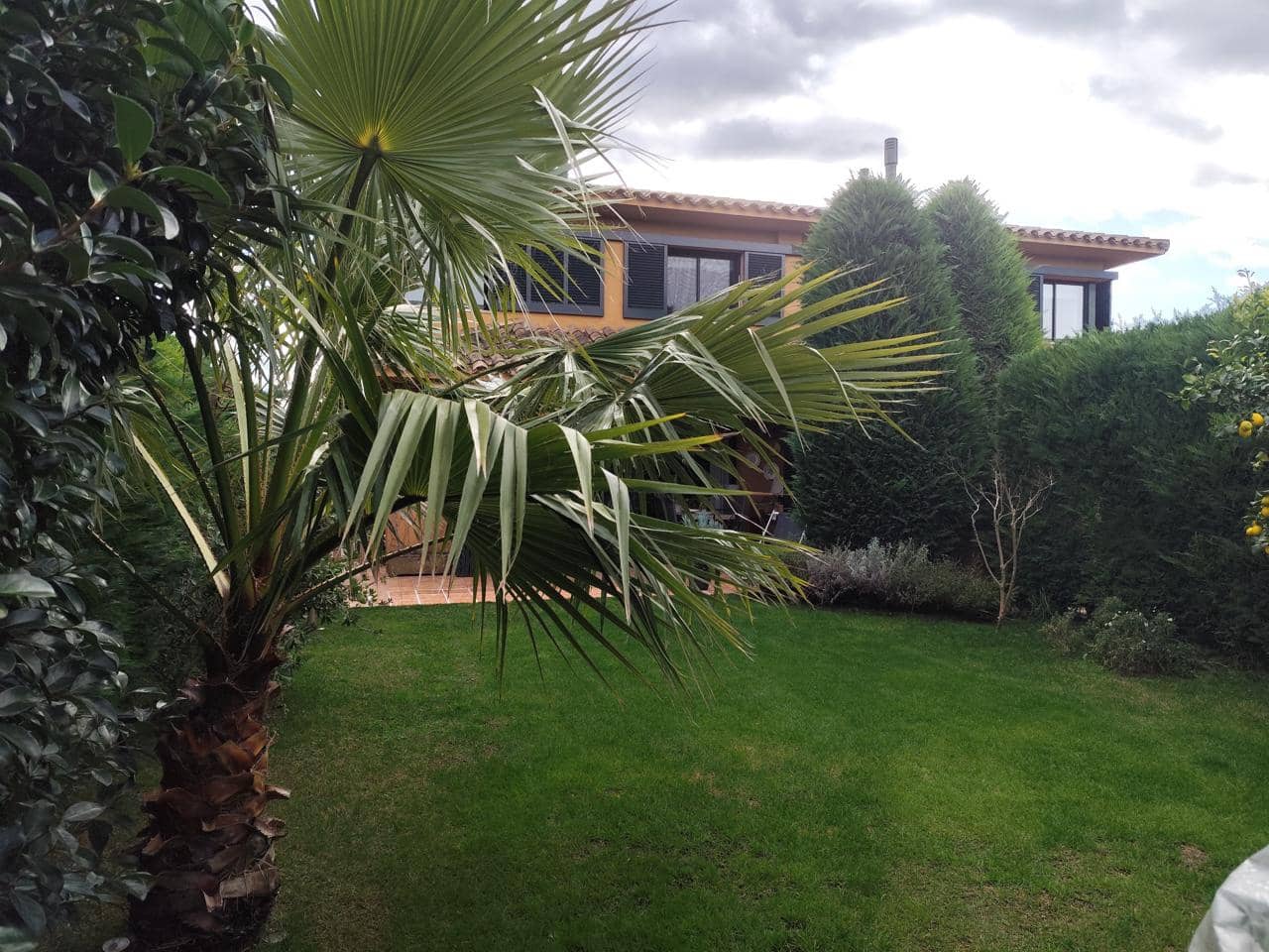 4 bedroom Villa for sale in Navata with pool garage - € 435,000 (Ref: 9498128)