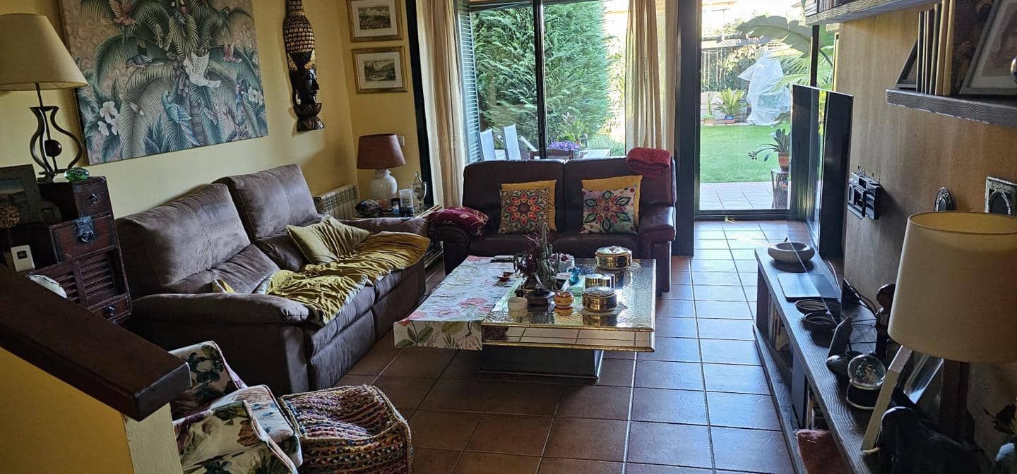 4 bedroom Villa for sale in Navata with pool garage - € 435,000 (Ref: 9498128)