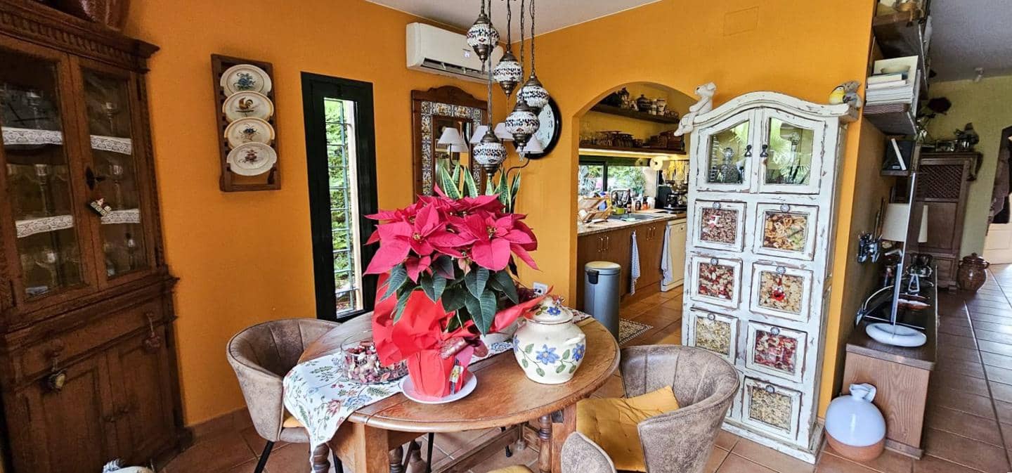 4 bedroom Villa for sale in Navata with pool garage - € 435,000 (Ref: 9498128)