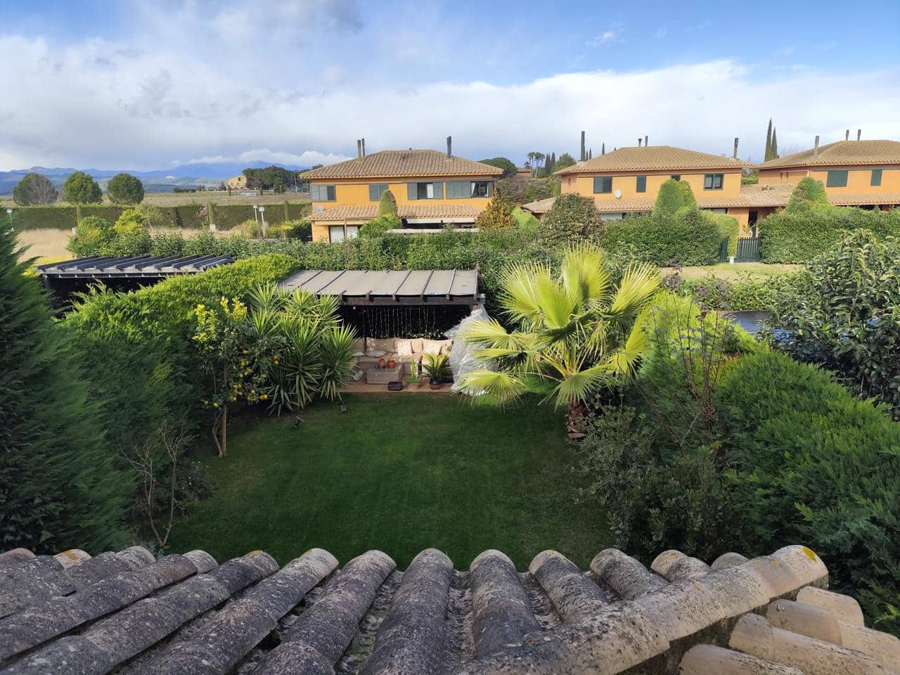 4 bedroom Villa for sale in Navata with pool garage - € 435,000 (Ref: 9498128)