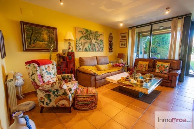 4 bedroom Villa for sale in Navata with pool garage - € 420,000 (Ref: 9498128)