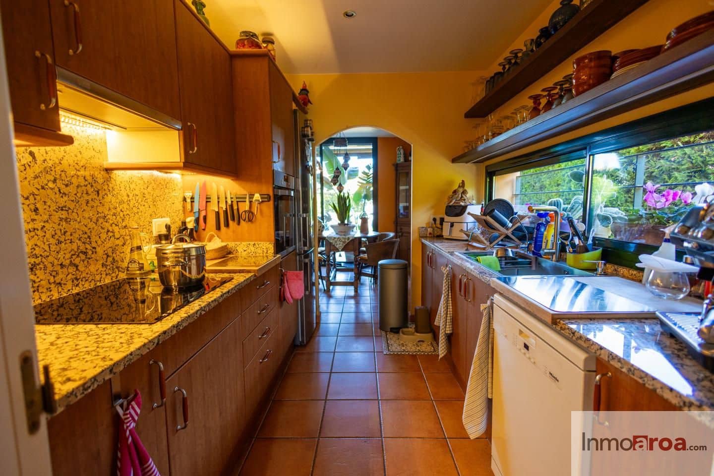 4 bedroom Villa for sale in Navata with pool garage - € 420,000 (Ref: 9498128)