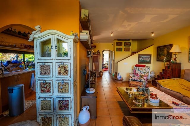 4 bedroom Villa for sale in Navata with pool garage - € 420,000 (Ref: 9498128)