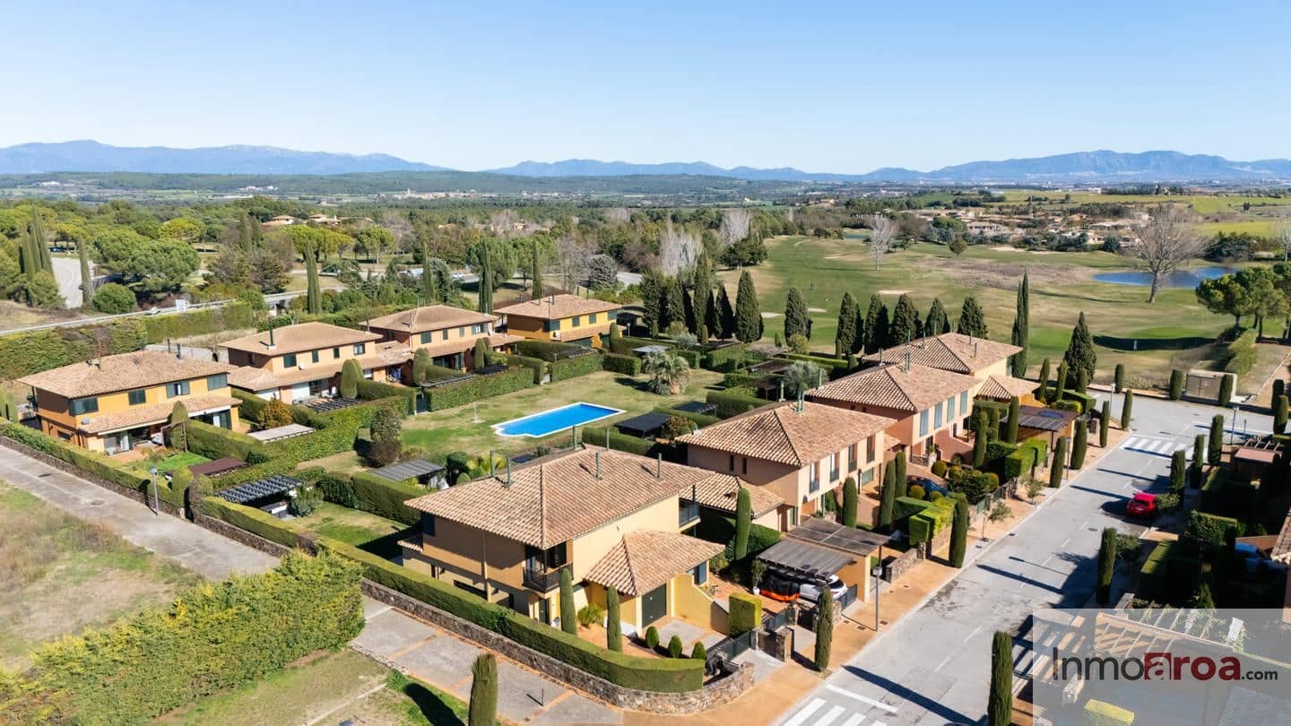 4 bedroom Villa for sale in Navata with pool garage - € 420,000 (Ref: 9498128)