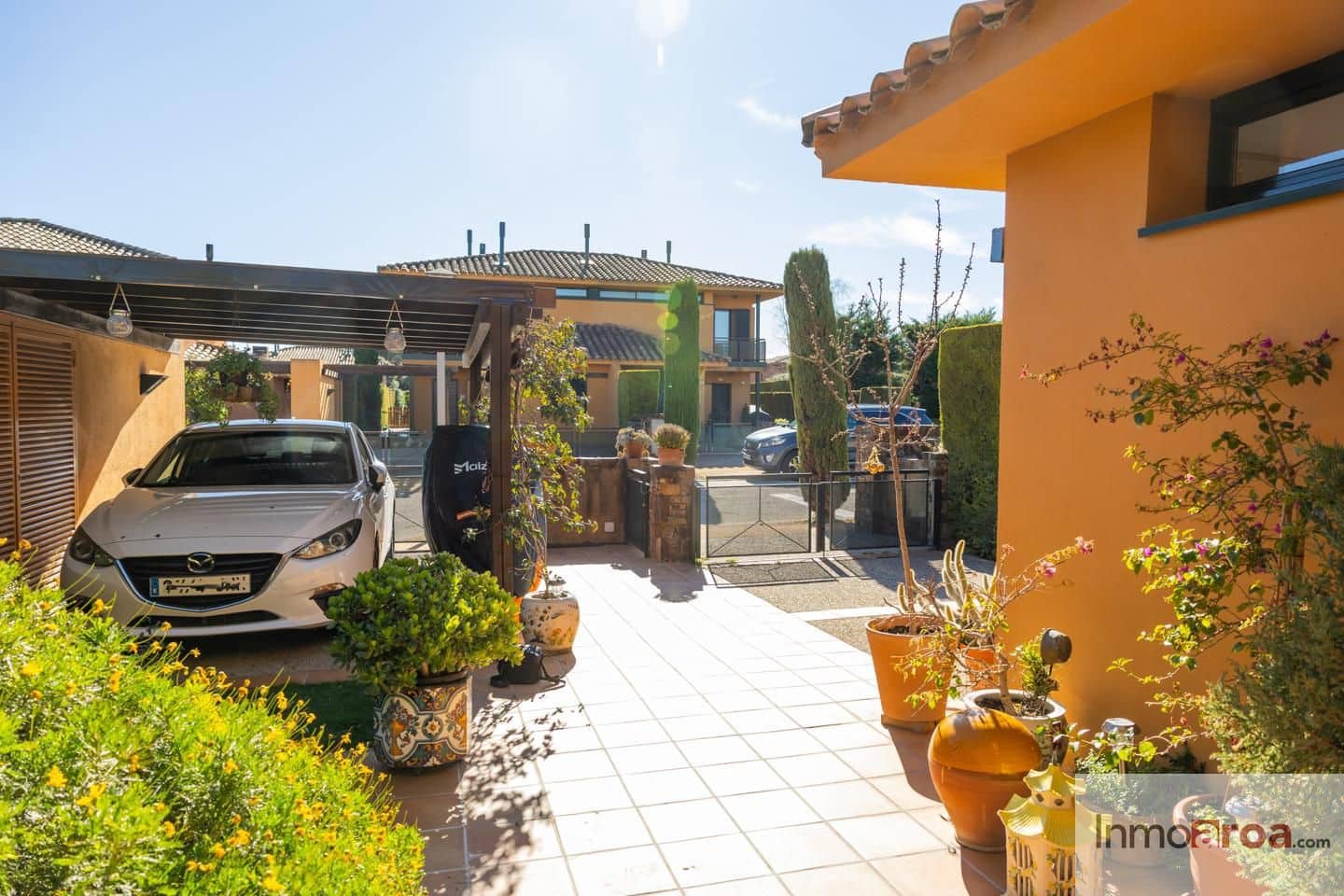 4 bedroom Villa for sale in Navata with pool garage - € 420,000 (Ref: 9498128)