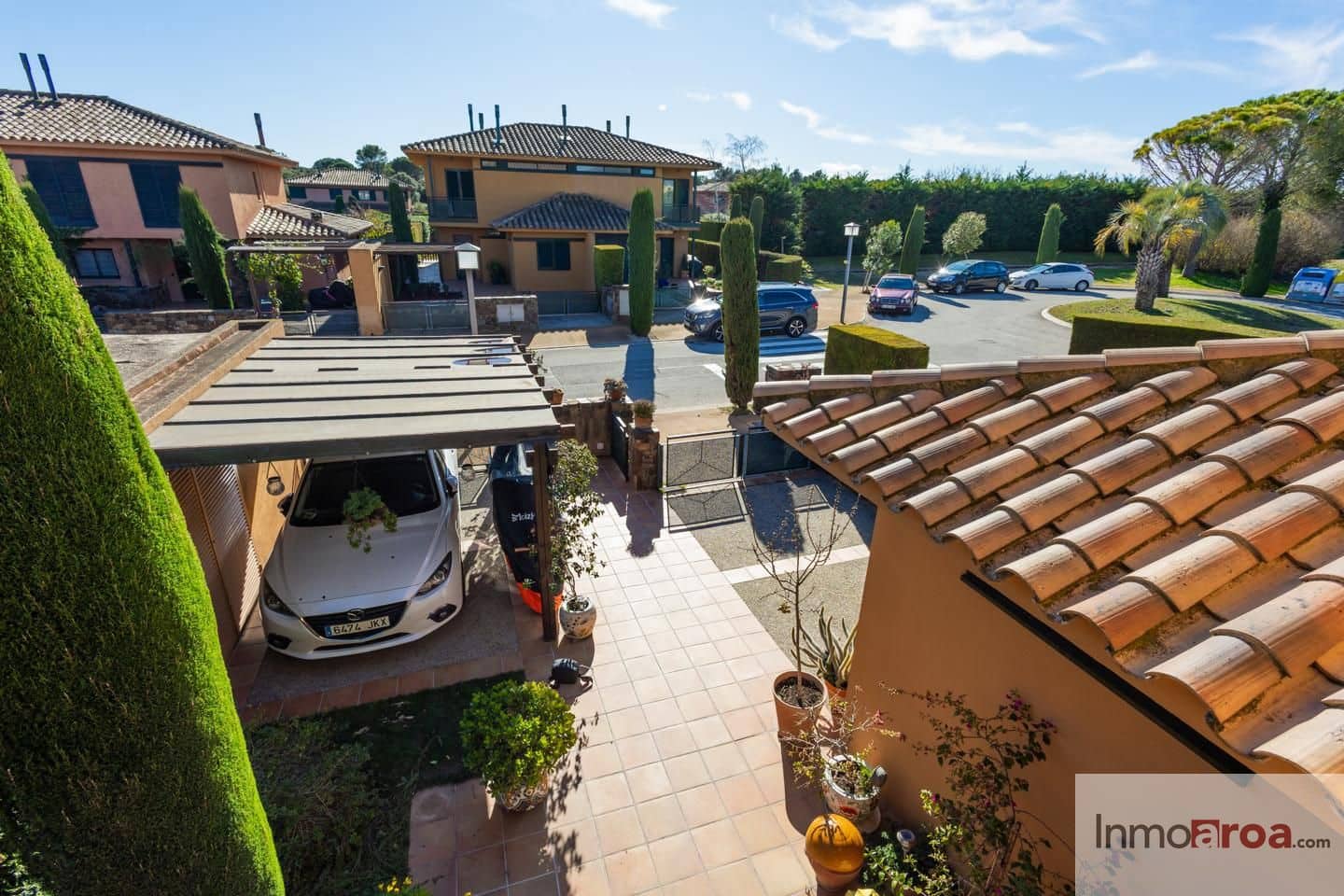 4 bedroom Villa for sale in Navata with pool garage - € 420,000 (Ref: 9498128)