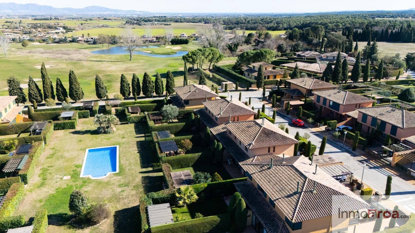 4 bedroom Villa for sale in Navata with pool garage - € 420,000 (Ref: 9498128)