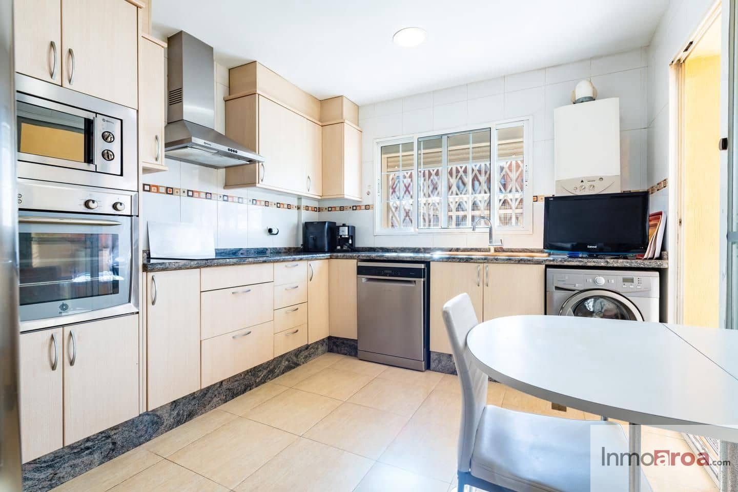 4 makuuhuone Huvila myytävänä paikassa Betera mukana 
autotalli - 440 000 € (Ref: 9587992)