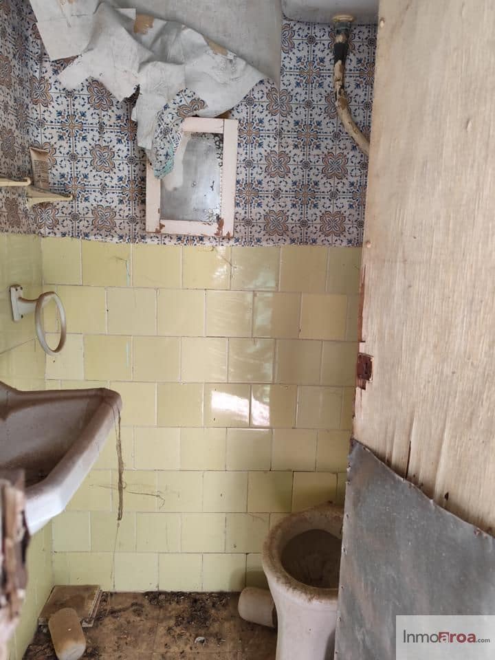 6 bedroom Villa for sale in Gatova - € 105,000 (Ref: 9729792)