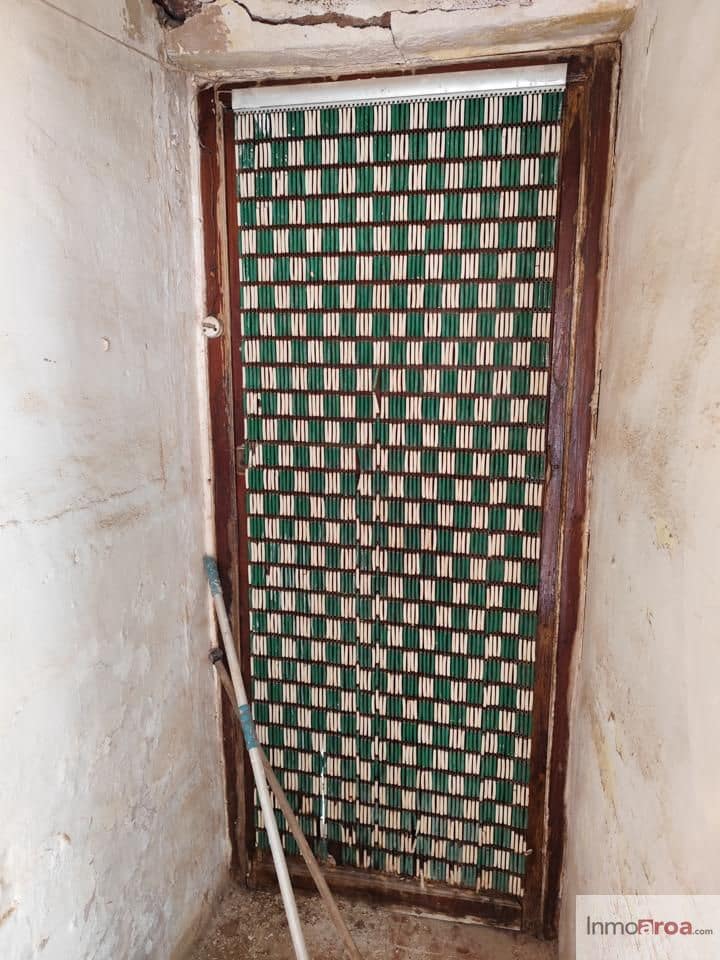 6 bedroom Villa for sale in Gatova - € 105,000 (Ref: 9729792)