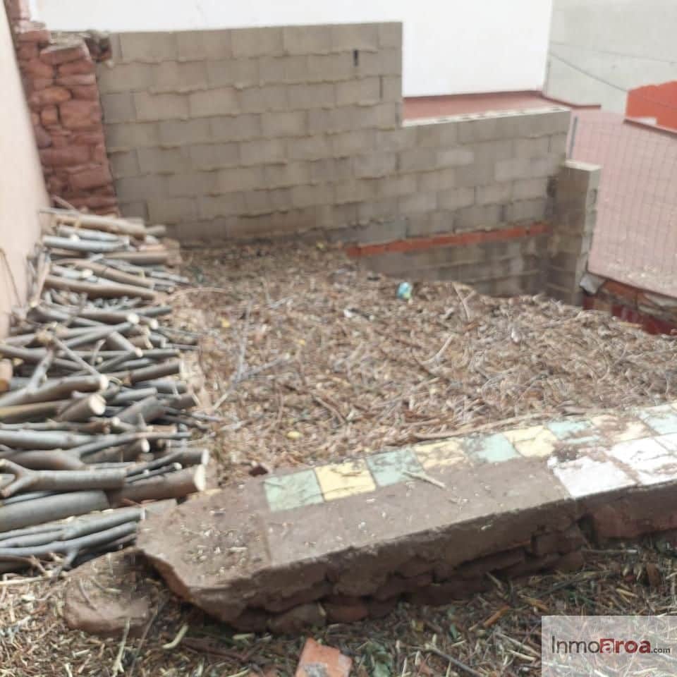 6 bedroom Villa for sale in Gatova - € 105,000 (Ref: 9729792)