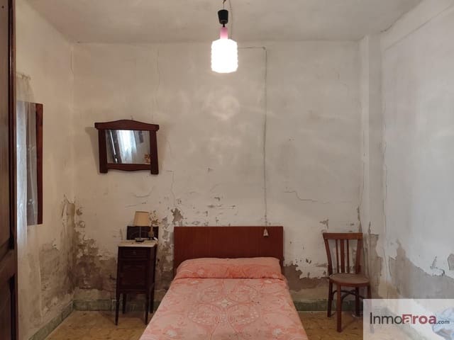 6 bedroom Villa for sale in Gatova - € 105,000 (Ref: 9729792)