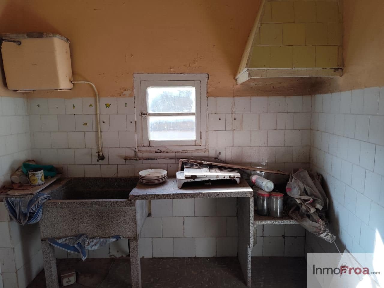 6 bedroom Villa for sale in Gatova - € 105,000 (Ref: 9729792)