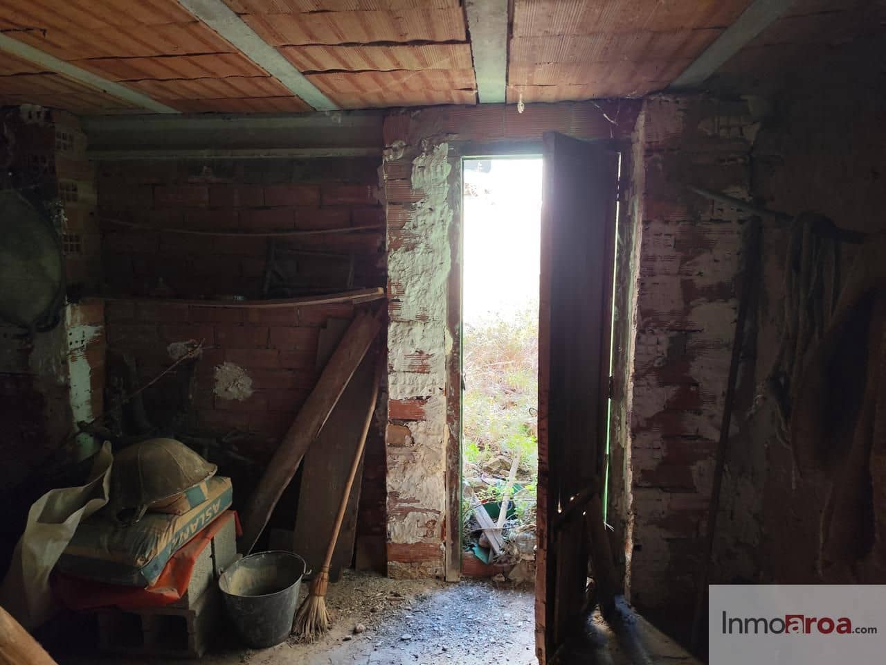 6 bedroom Villa for sale in Gatova - € 105,000 (Ref: 9729792)