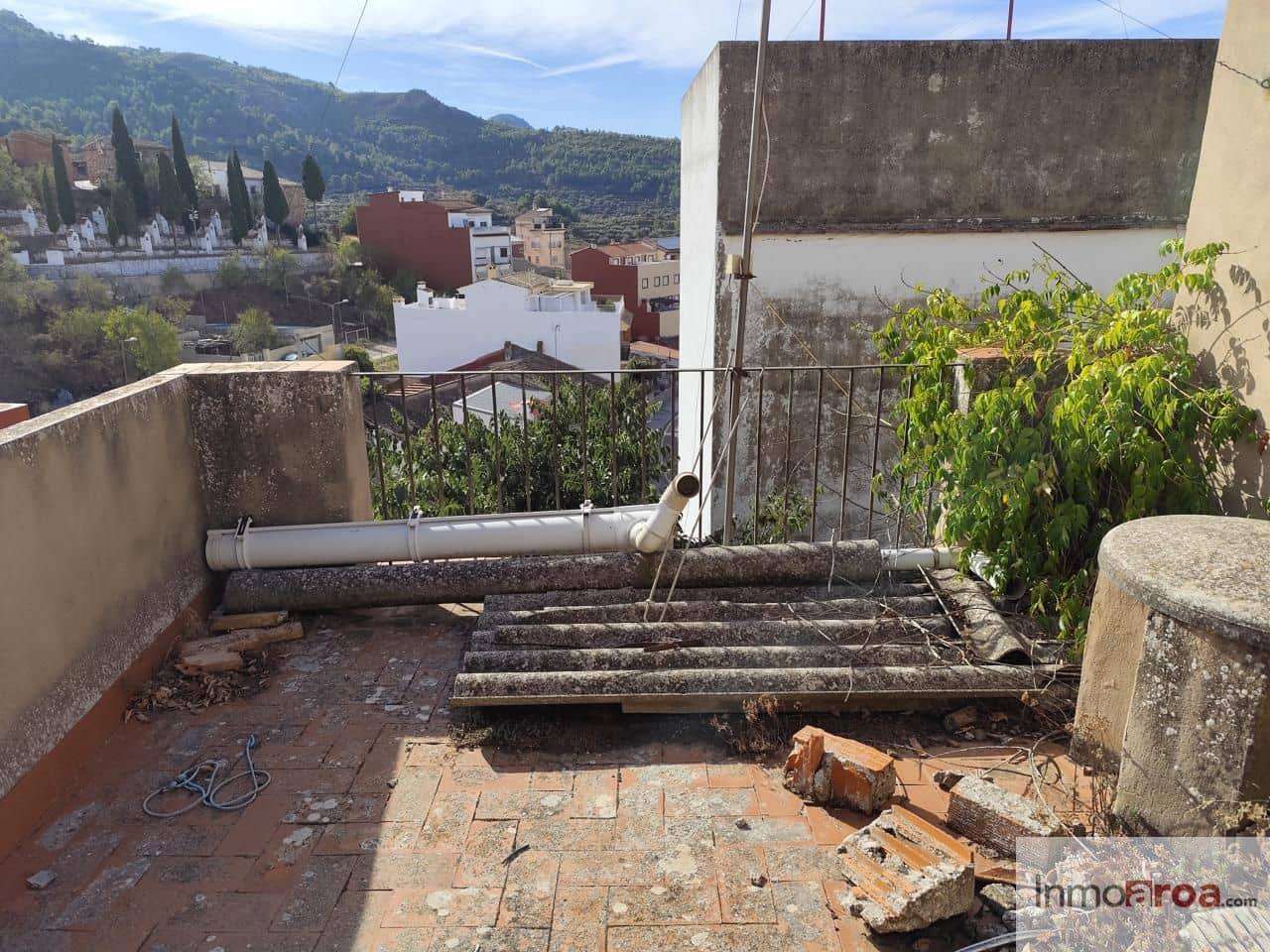 6 bedroom Villa for sale in Gatova - € 105,000 (Ref: 9729792)