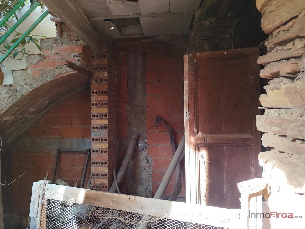 6 bedroom Villa for sale in Gatova - € 105,000 (Ref: 9729792)