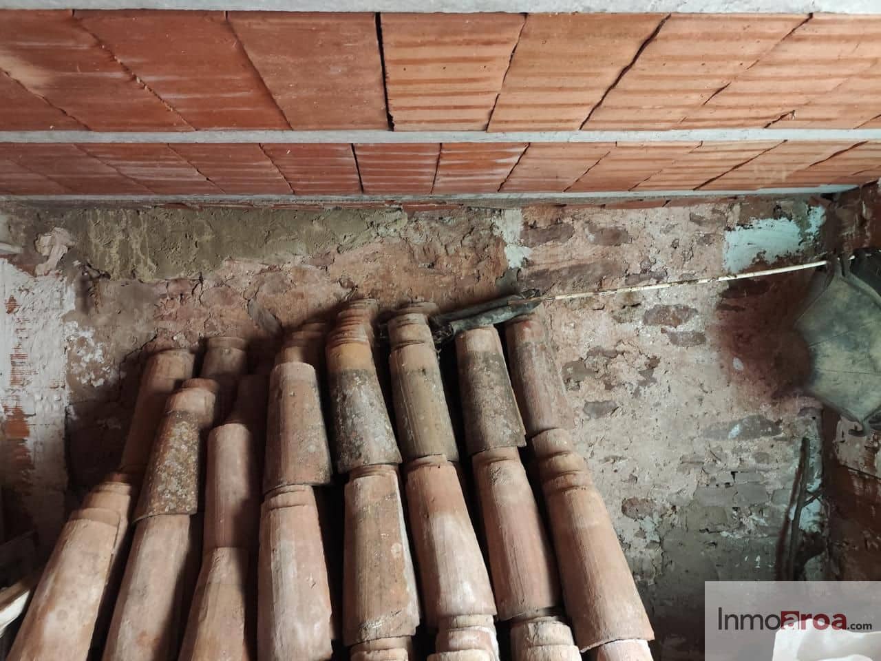 6 bedroom Villa for sale in Gatova - € 105,000 (Ref: 9729792)