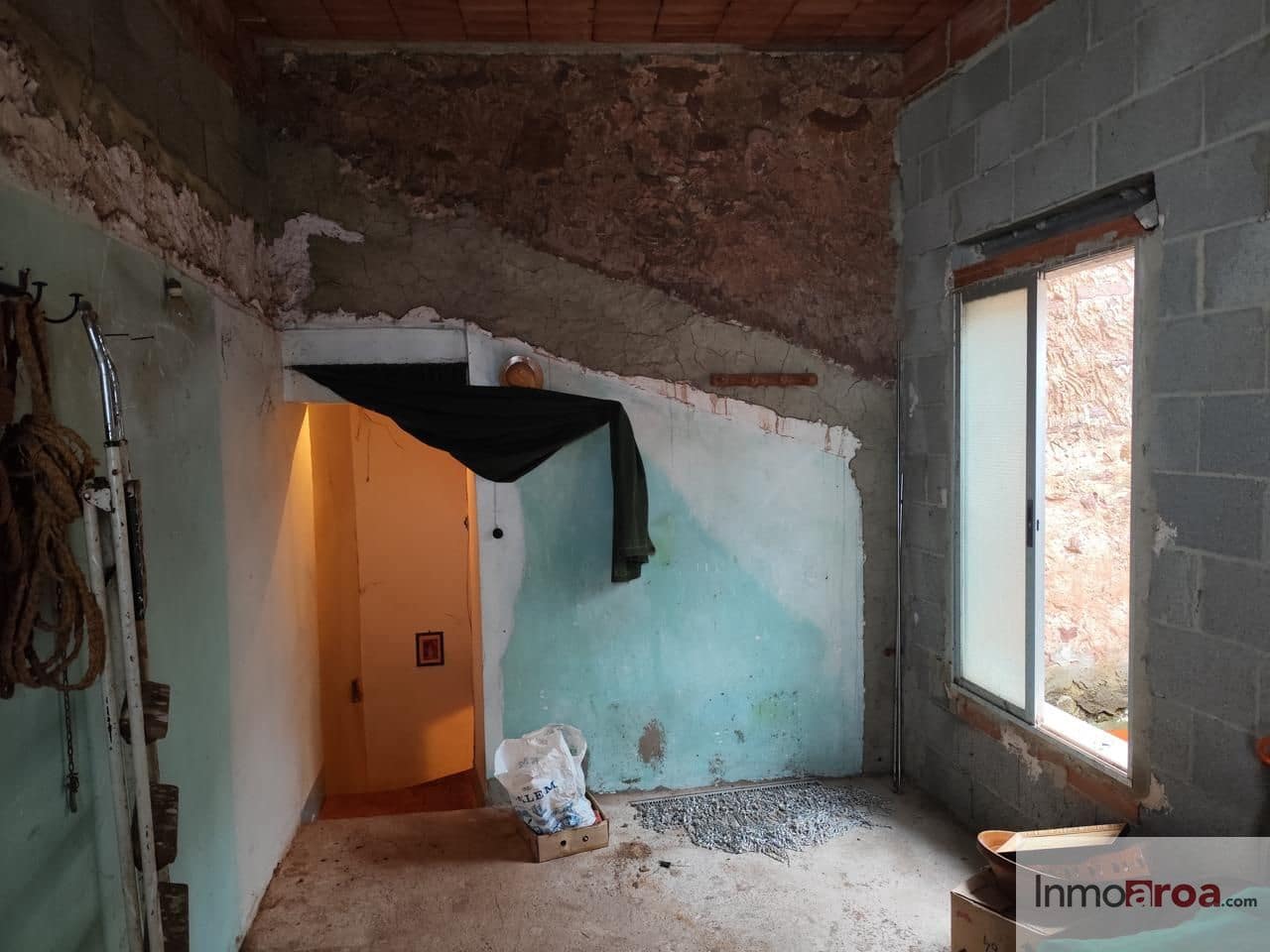 5 bedroom Villa for sale in Gatova with garage - € 80,000 (Ref: 9826140)