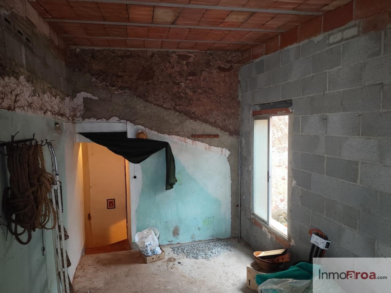 5 bedroom Villa for sale in Gatova with garage - € 80,000 (Ref: 9826140)