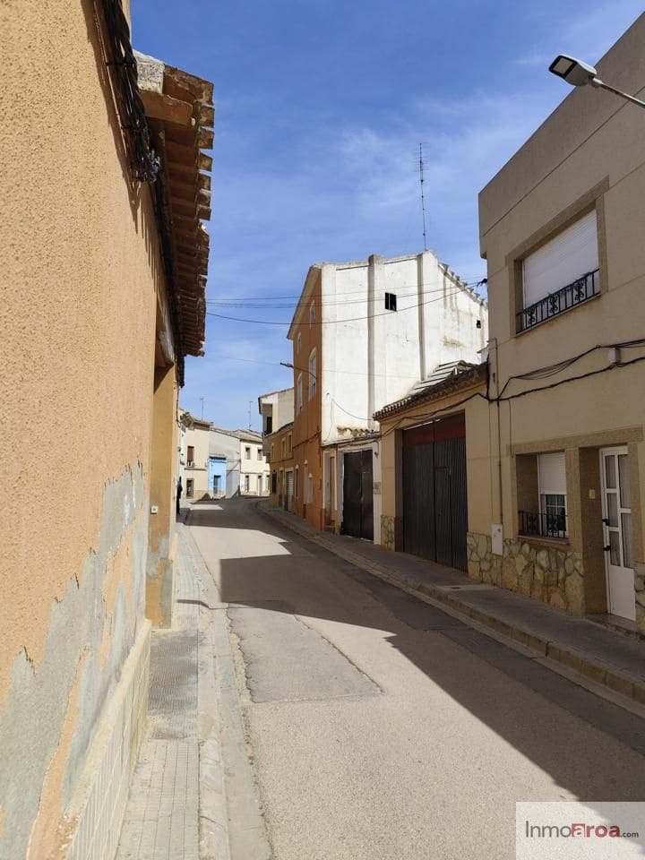4 bedroom Villa for sale in Casas-Ibanez - € 139,000 (Ref: 9856274)