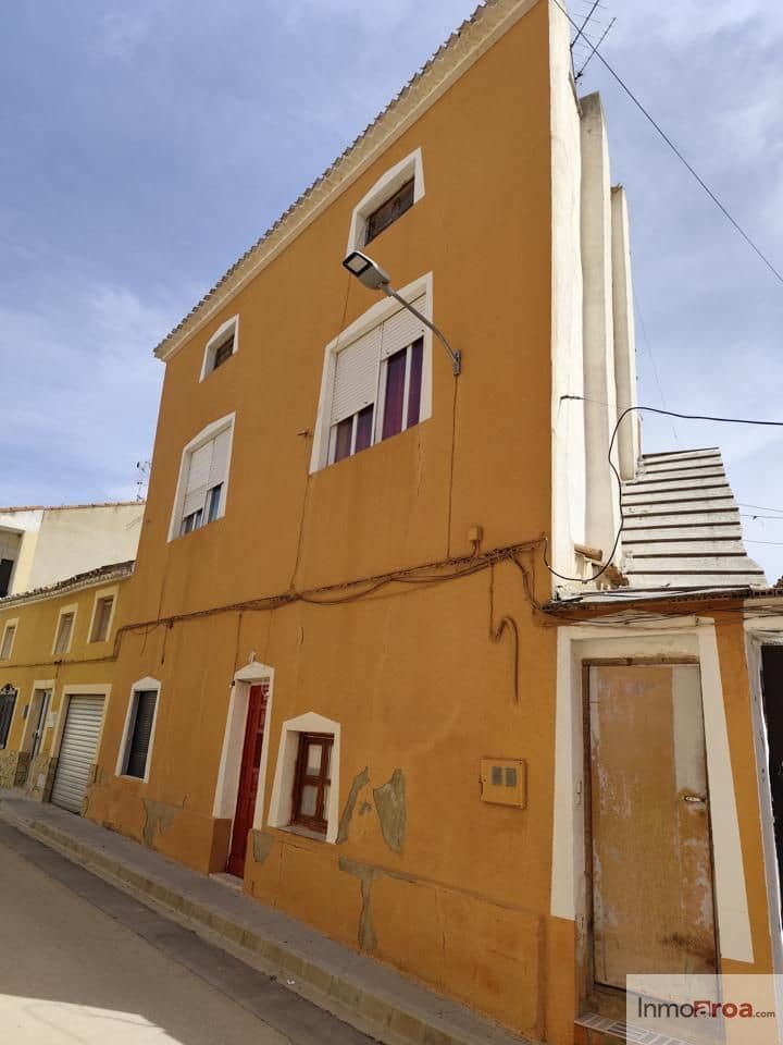 4 bedroom Villa for sale in Casas-Ibanez - € 139,000 (Ref: 9856274)