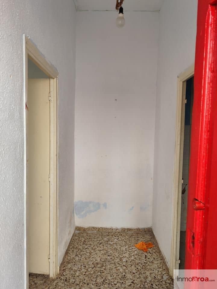4 bedroom Villa for sale in Casas-Ibanez - € 139,000 (Ref: 9856274)
