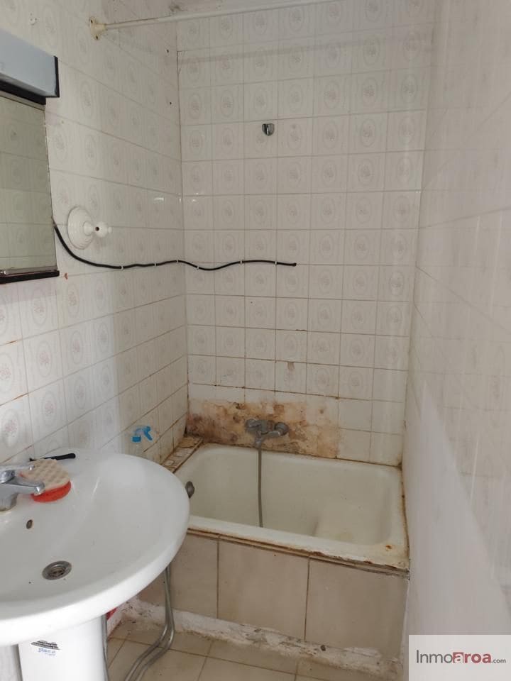 4 bedroom Villa for sale in Casas-Ibanez - € 139,000 (Ref: 9856274)