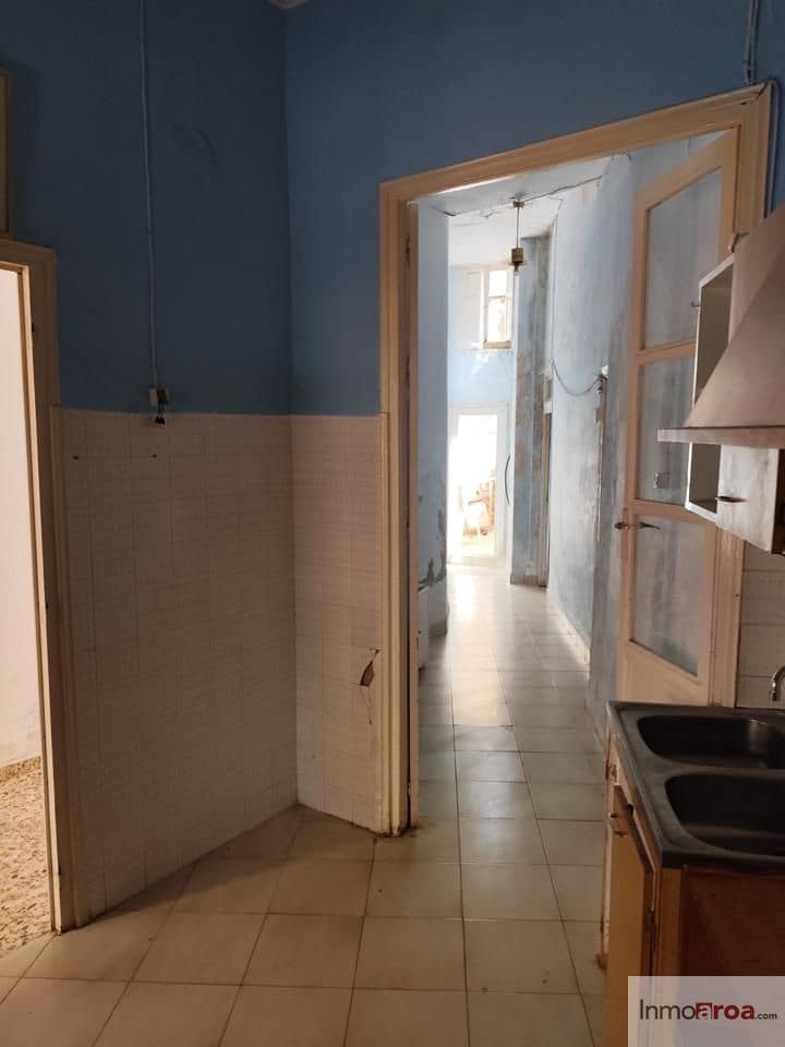 4 bedroom Villa for sale in Casas-Ibanez - € 139,000 (Ref: 9856274)