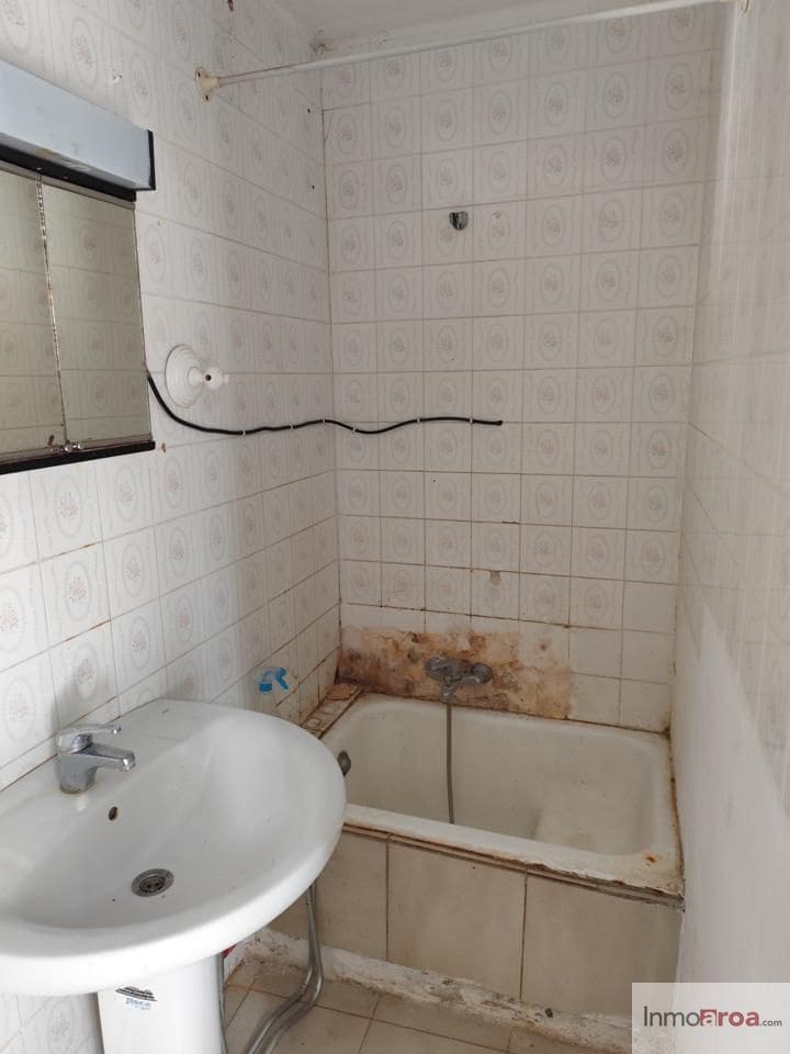 4 bedroom Villa for sale in Casas-Ibanez - € 139,000 (Ref: 9856274)