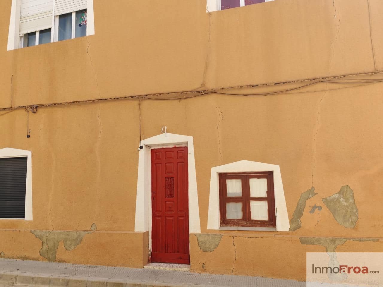 4 bedroom Villa for sale in Casas-Ibanez - € 139,000 (Ref: 9856274)