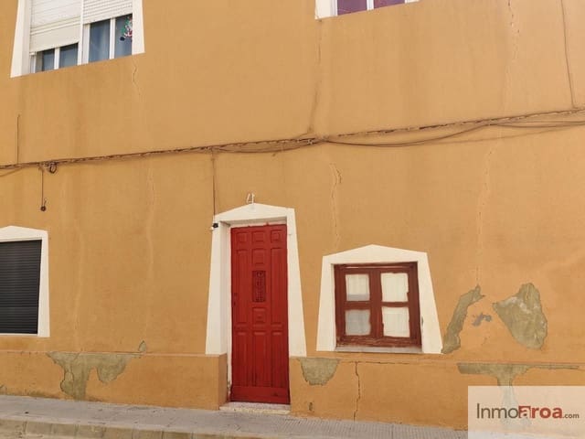 4 bedroom Villa for sale in Casas-Ibáñez - € 139,000 (Ref: 9856274)