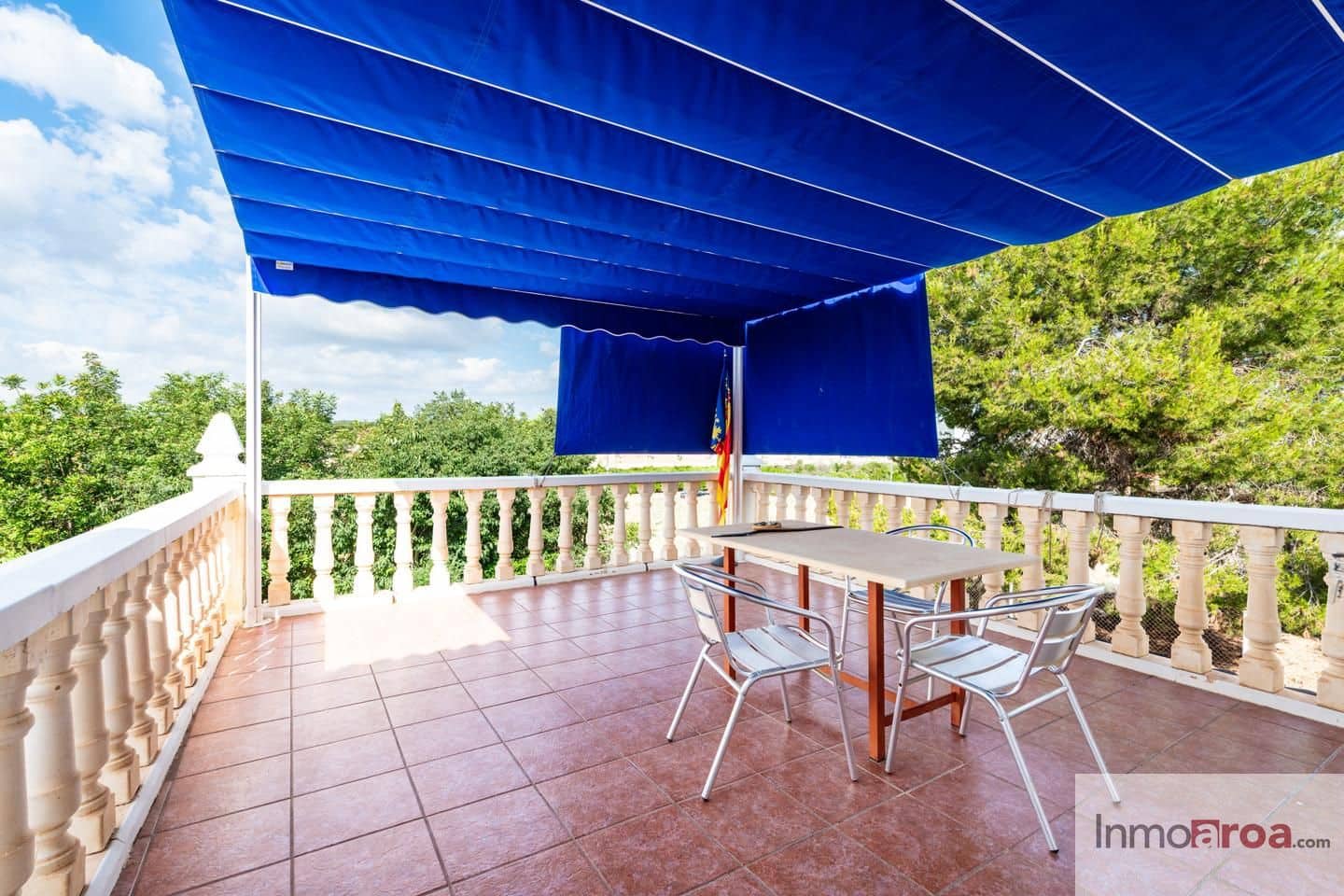 Chalet de 4 habitaciones en València ciudad en venta - 590.000 € (Ref: 9893102)