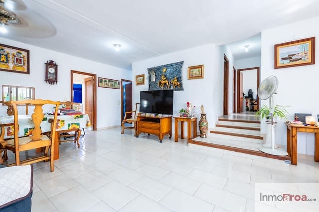 4 bedroom Villa for sale in Valencia city - € 590,000 (Ref: 9893102)