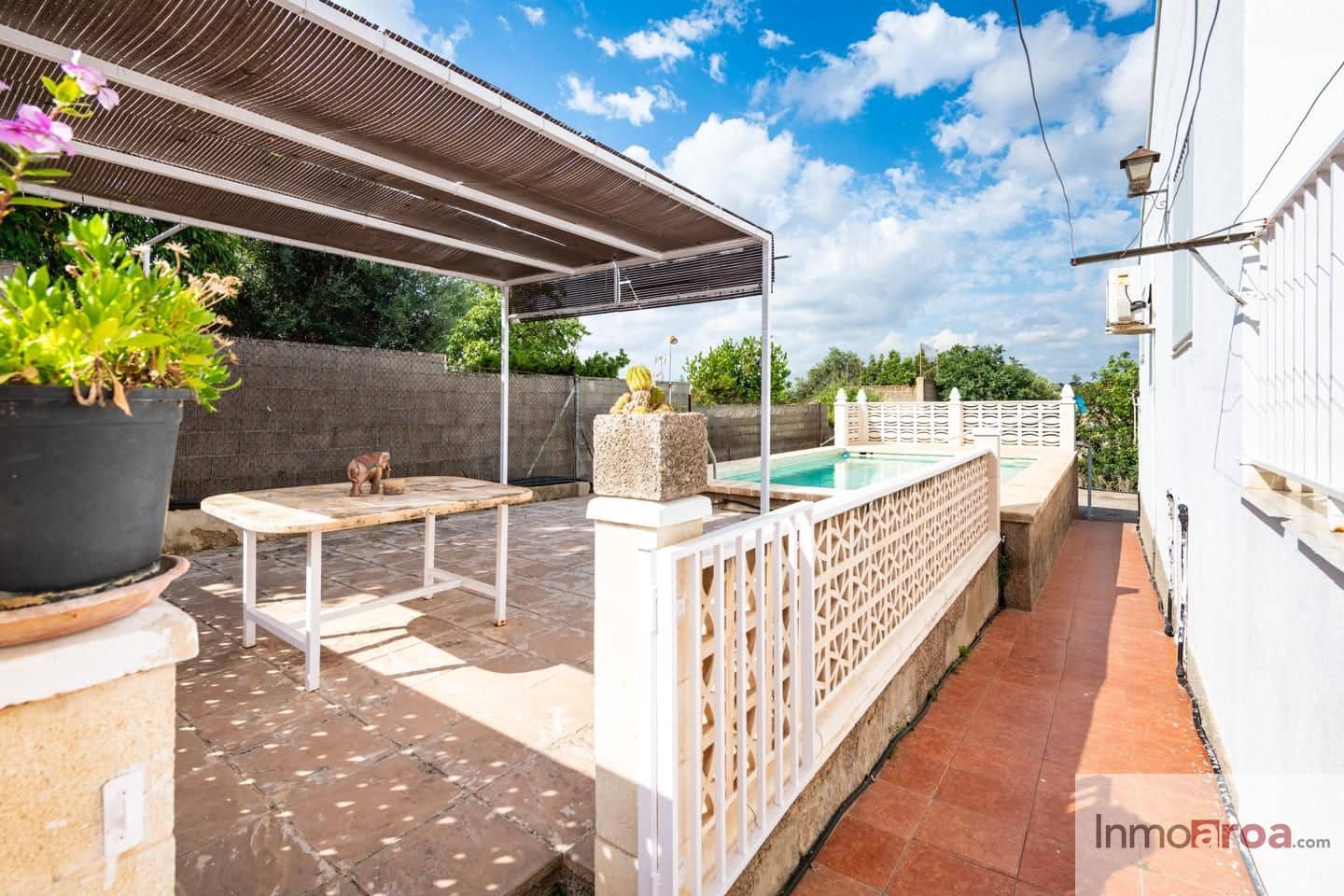 Chalet de 4 habitaciones en València ciudad en venta - 590.000 € (Ref: 9893102)