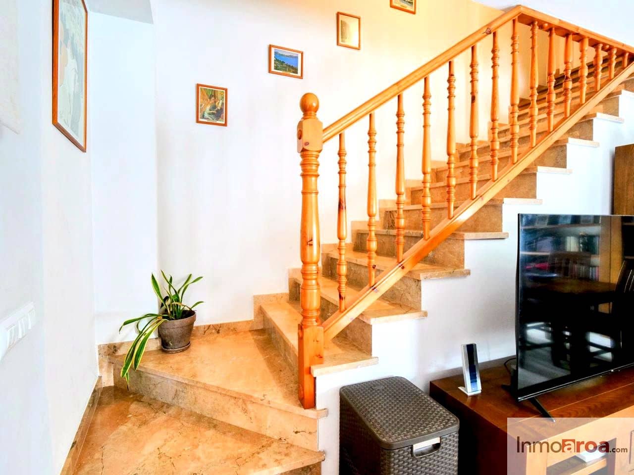 3 bedroom Villa for sale in Gilet with pool garage - € 250,000 (Ref: 9921113)