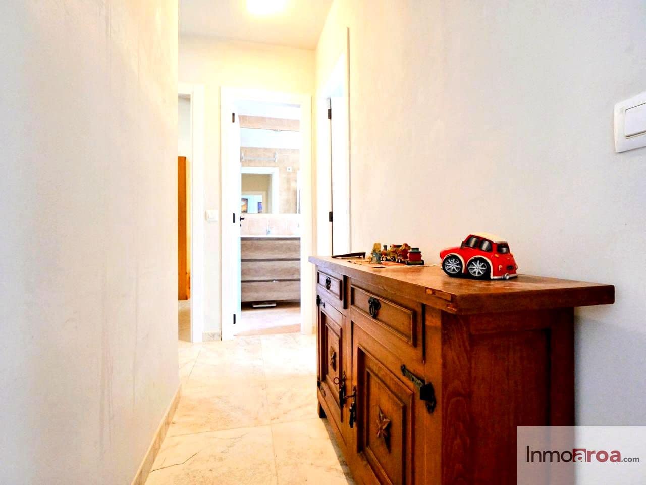 3 bedroom Villa for sale in Gilet with pool garage - € 250,000 (Ref: 9921113)