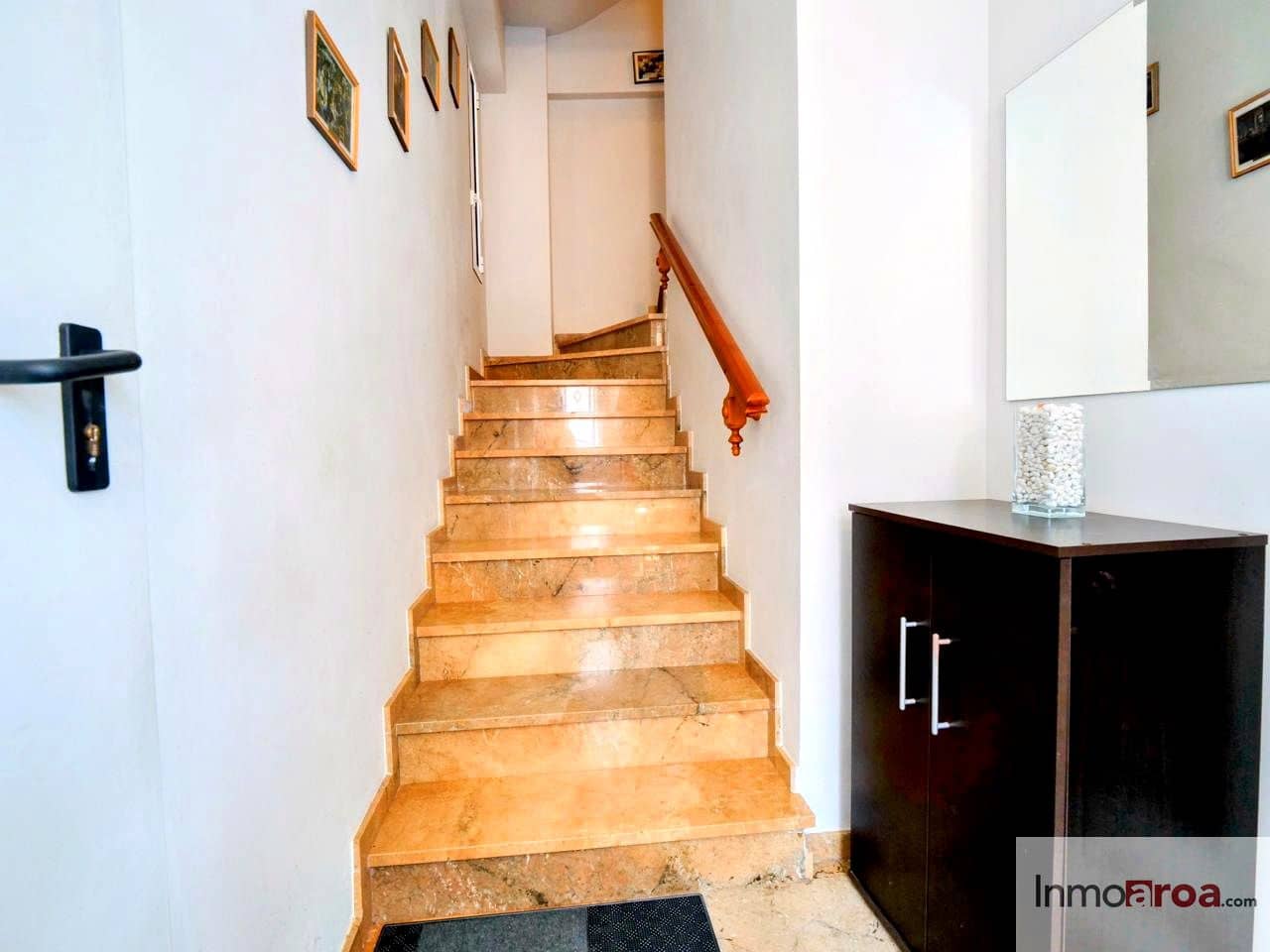 3 bedroom Villa for sale in Gilet with pool garage - € 250,000 (Ref: 9921113)