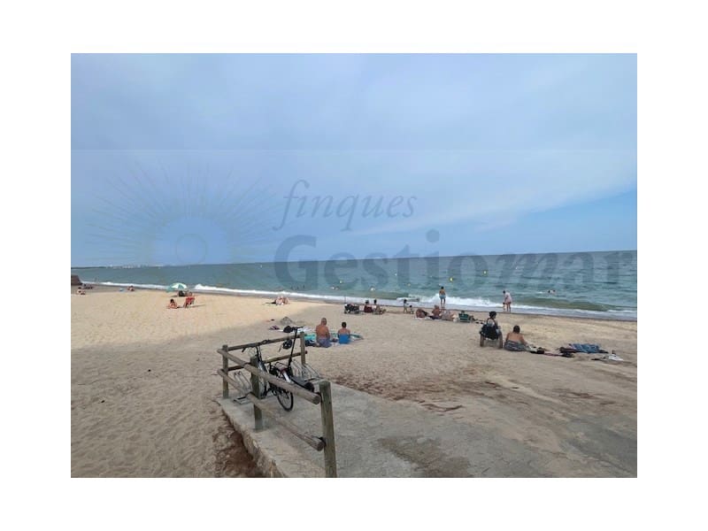 Apartamento de 3 habitaciones en Miami Playa / Miami Platja en venta con piscina garaje - 329.000 € (Ref: 10025367)