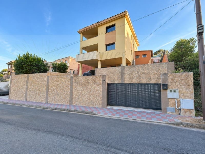 5 chambre Villa/Maison à vendre à Riudecanyes avec piscine garage - 695 000 € (Ref: 10135932)